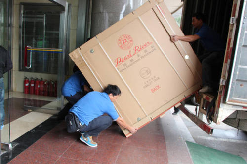 孟连钢琴贵重工艺品无忧运